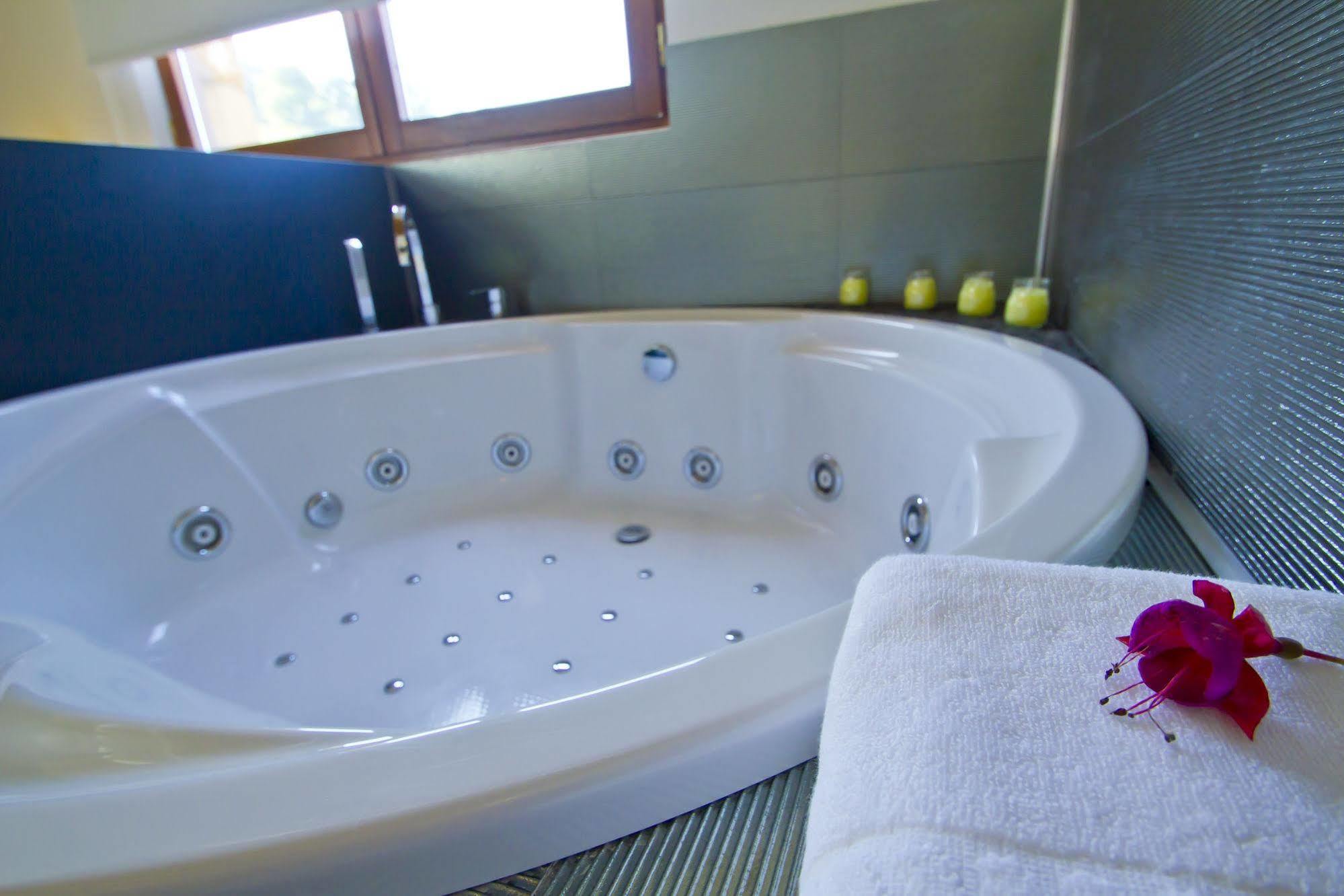 Villa Arce Hotel Puente Viesgo Buitenkant foto